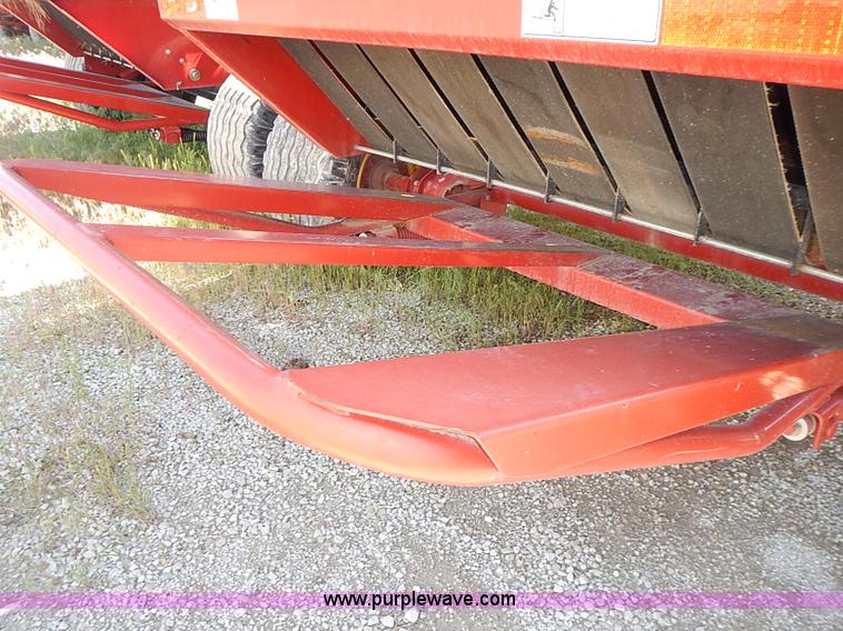 image for item I3625 2006 New Holland BR780A round baler