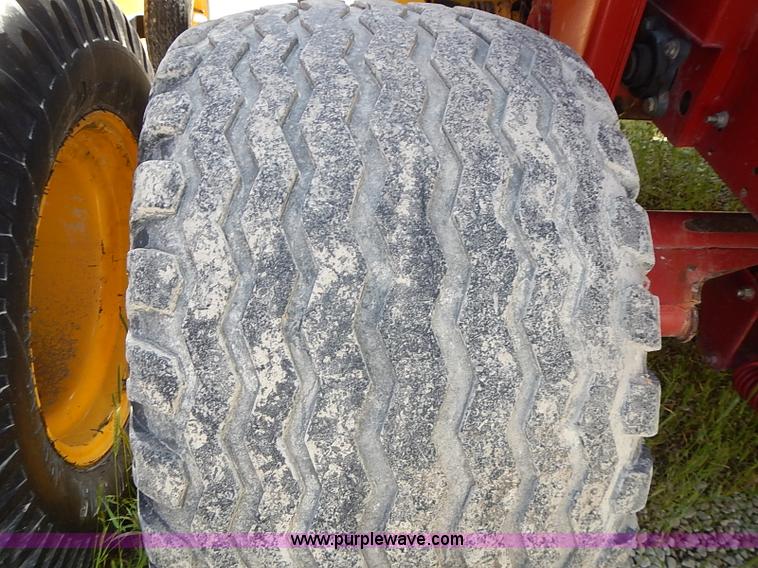 image for item I3625 2006 New Holland BR780A round baler