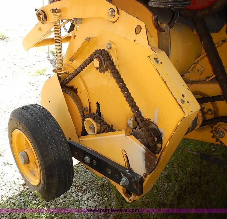 image for item I3625 2006 New Holland BR780A round baler