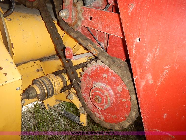 image for item I3625 2006 New Holland BR780A round baler