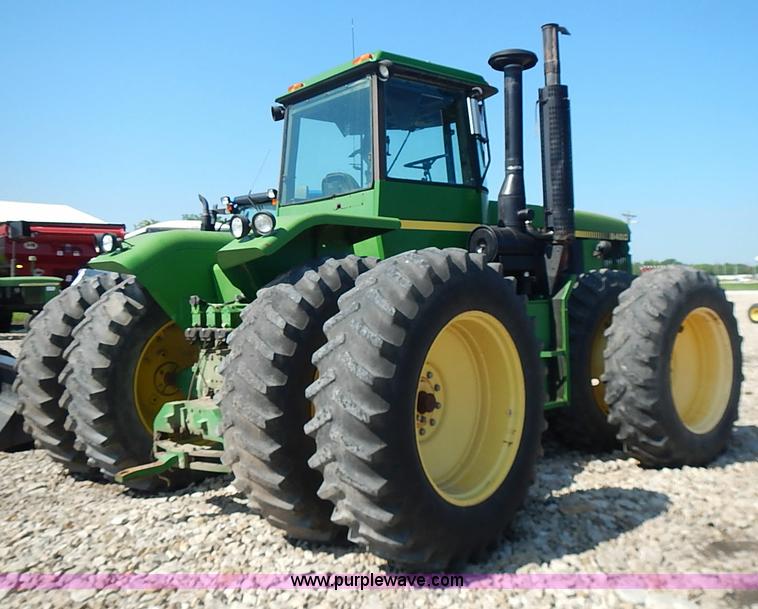 image for item I3627 1984 John Deere 8450 4WD tractor