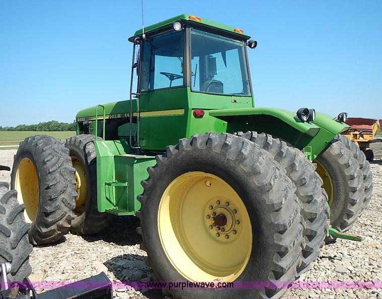 image for item I3627 1984 John Deere 8450 4WD tractor