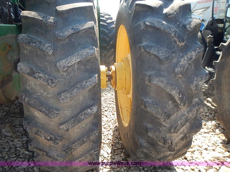 image for item I3627 1984 John Deere 8450 4WD tractor