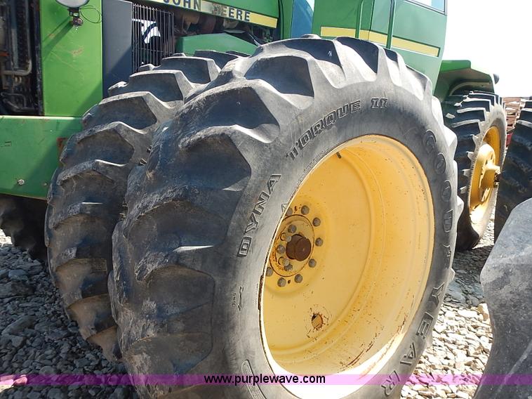 image for item I3627 1984 John Deere 8450 4WD tractor