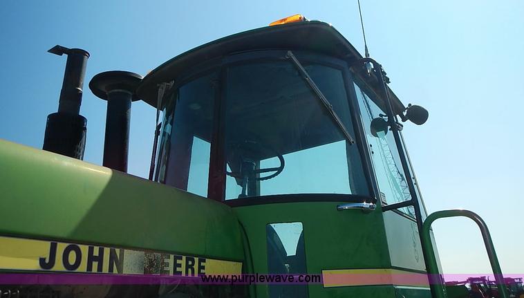 image for item I3627 1984 John Deere 8450 4WD tractor