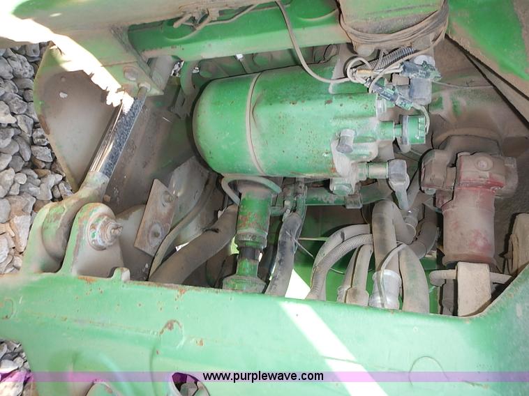 image for item I3627 1984 John Deere 8450 4WD tractor