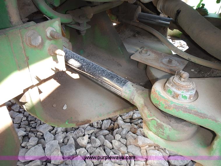 image for item I3627 1984 John Deere 8450 4WD tractor