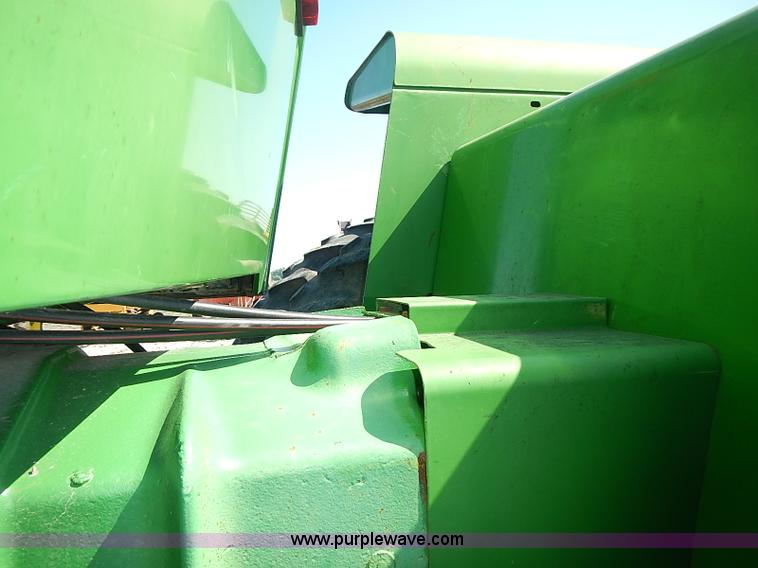 image for item I3627 1984 John Deere 8450 4WD tractor