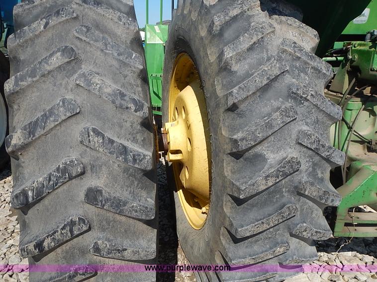 image for item I3627 1984 John Deere 8450 4WD tractor