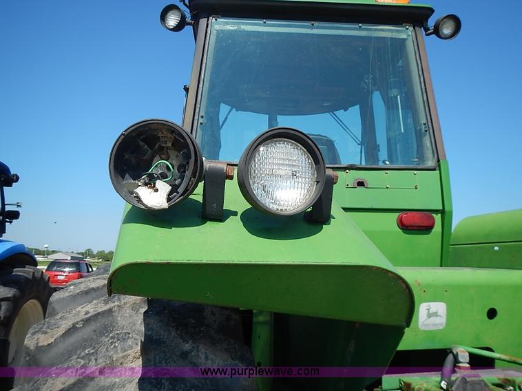 image for item I3627 1984 John Deere 8450 4WD tractor