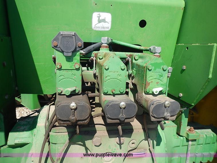 image for item I3627 1984 John Deere 8450 4WD tractor