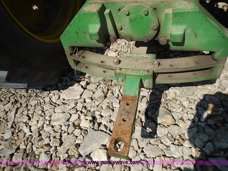 image for item I3627 1984 John Deere 8450 4WD tractor