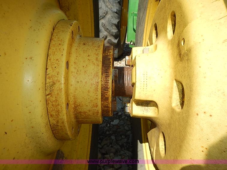 image for item I3627 1984 John Deere 8450 4WD tractor