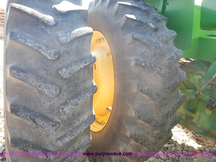 image for item I3627 1984 John Deere 8450 4WD tractor