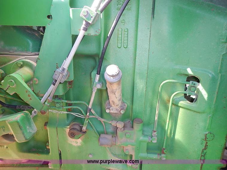 image for item I3627 1984 John Deere 8450 4WD tractor