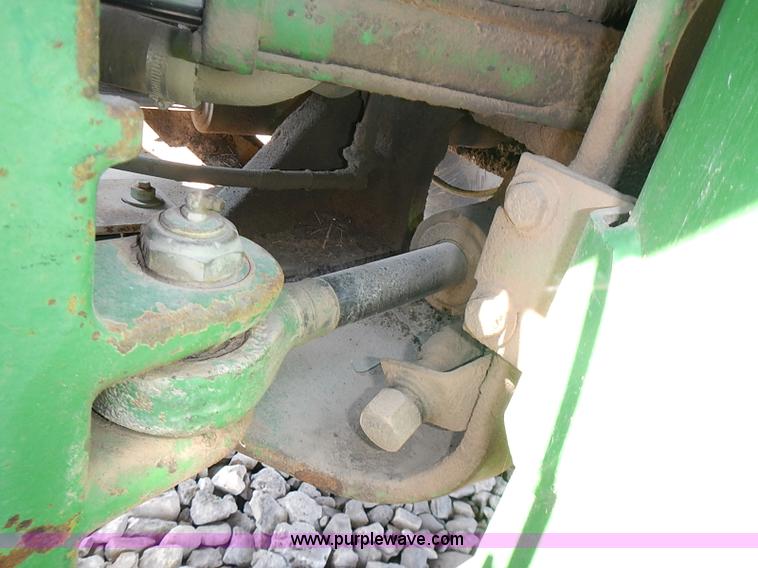 image for item I3627 1984 John Deere 8450 4WD tractor