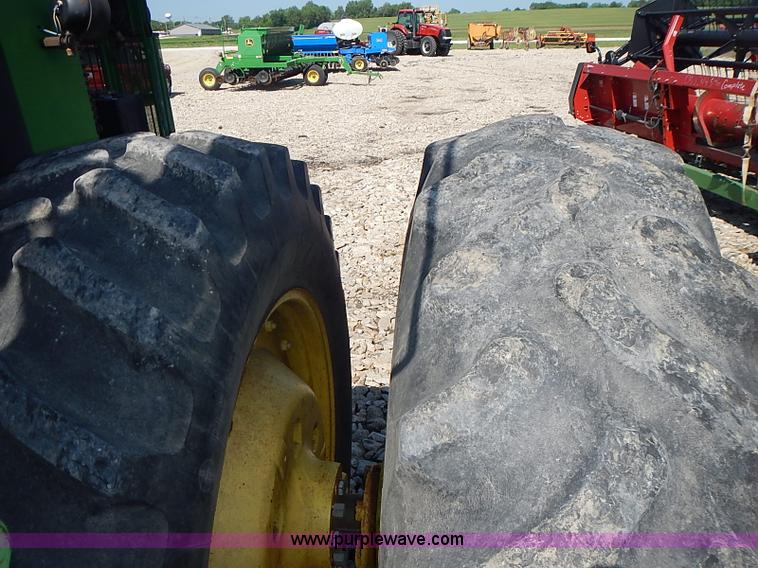 image for item I3627 1984 John Deere 8450 4WD tractor