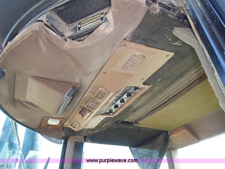 image for item I3627 1984 John Deere 8450 4WD tractor