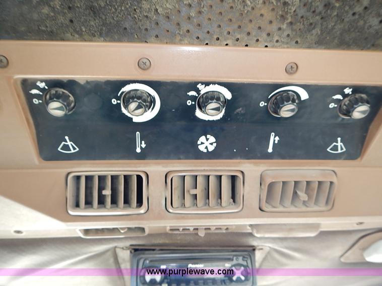 image for item I3627 1984 John Deere 8450 4WD tractor