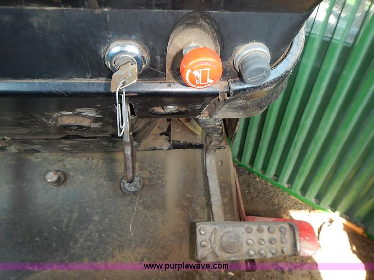 image for item I3627 1984 John Deere 8450 4WD tractor