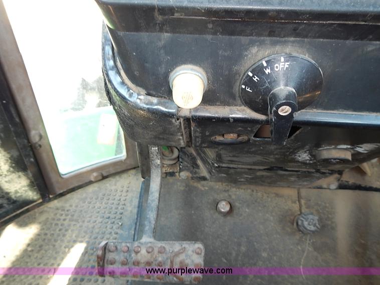 image for item I3627 1984 John Deere 8450 4WD tractor