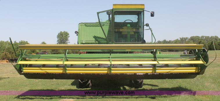 image for item I7374 1972 John Deere 6600 combine