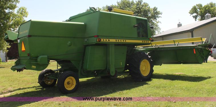 image for item I7374 1972 John Deere 6600 combine