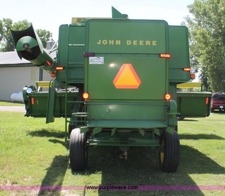 image for item I7374 1972 John Deere 6600 combine