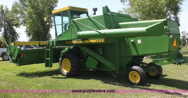 image for item I7374 1972 John Deere 6600 combine