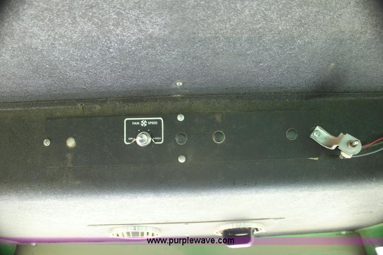 image for item I7374 1972 John Deere 6600 combine