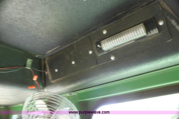 image for item I7374 1972 John Deere 6600 combine