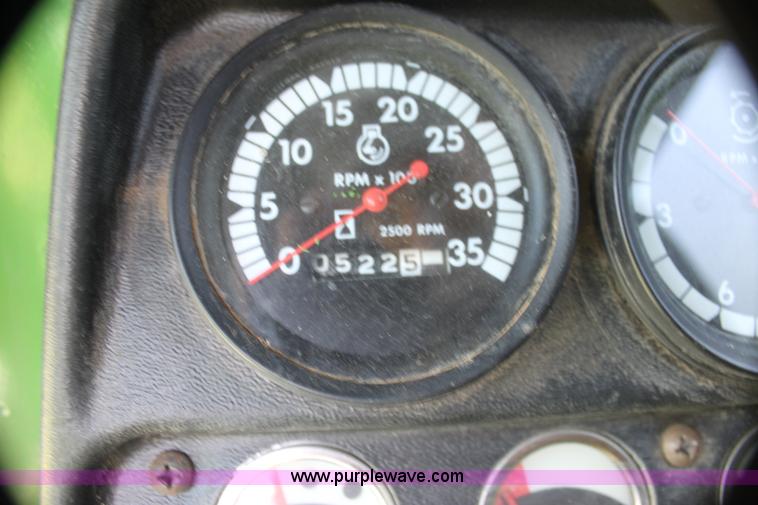 image for item I7374 1972 John Deere 6600 combine