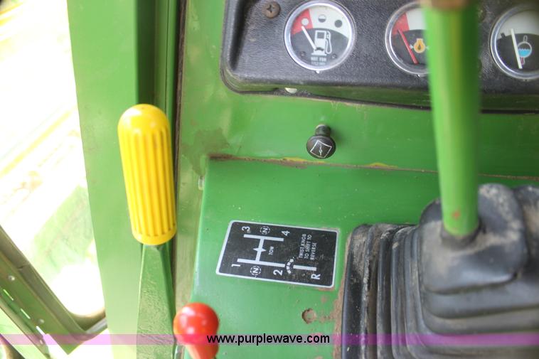 image for item I7374 1972 John Deere 6600 combine