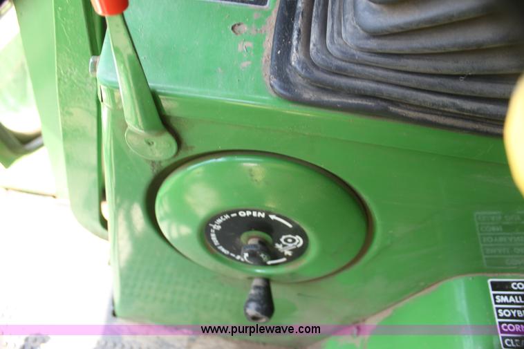 image for item I7374 1972 John Deere 6600 combine