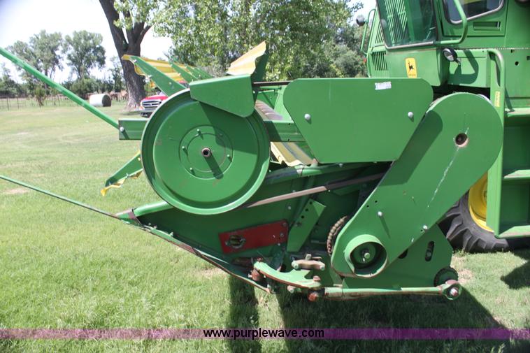image for item I7374 1972 John Deere 6600 combine