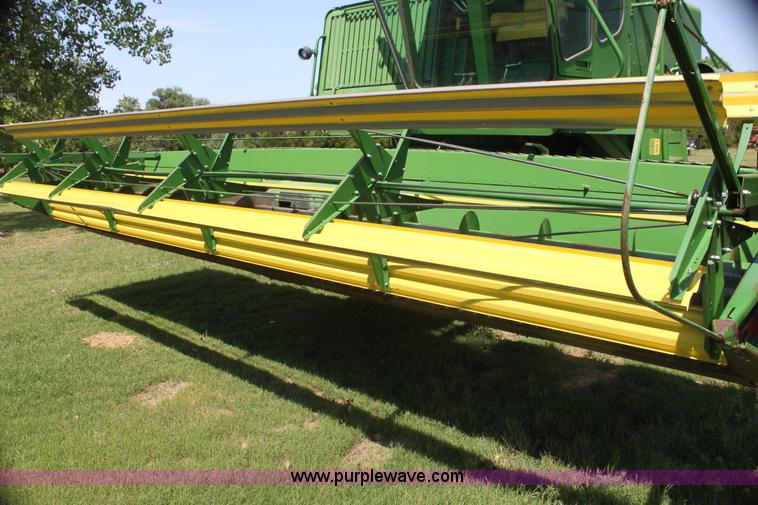 image for item I7374 1972 John Deere 6600 combine