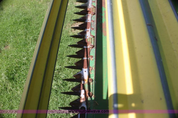 image for item I7374 1972 John Deere 6600 combine