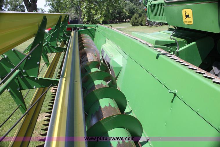 image for item I7374 1972 John Deere 6600 combine
