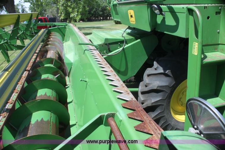 image for item I7374 1972 John Deere 6600 combine