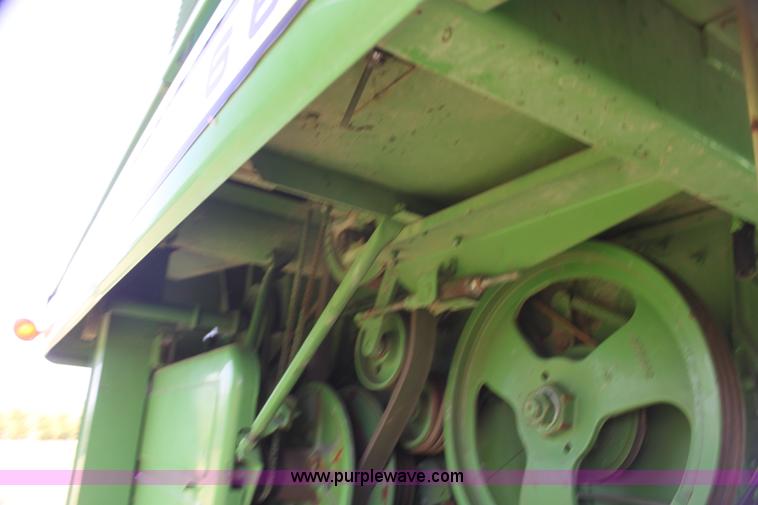 image for item I7374 1972 John Deere 6600 combine