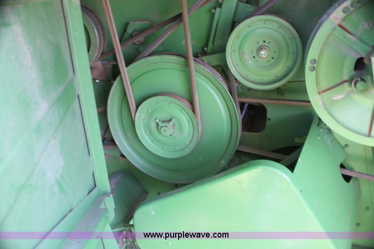 image for item I7374 1972 John Deere 6600 combine