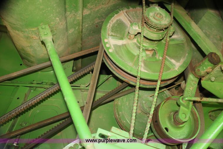 image for item I7374 1972 John Deere 6600 combine