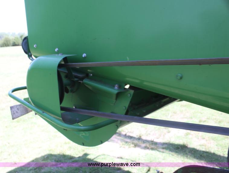 image for item I7374 1972 John Deere 6600 combine