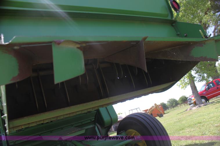 image for item I7374 1972 John Deere 6600 combine