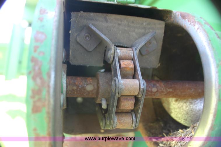 image for item I7374 1972 John Deere 6600 combine