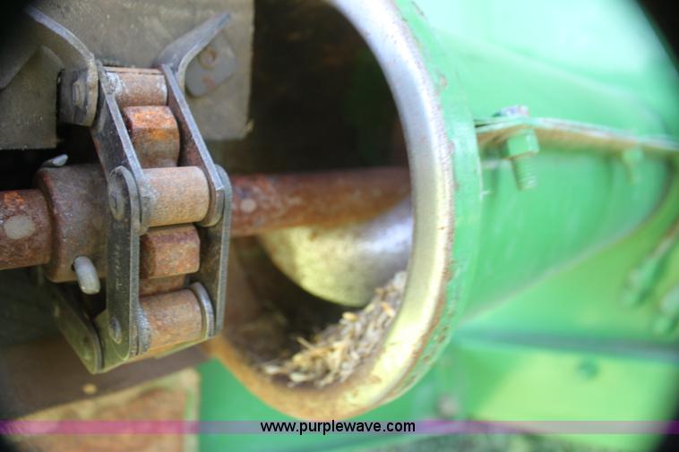 image for item I7374 1972 John Deere 6600 combine