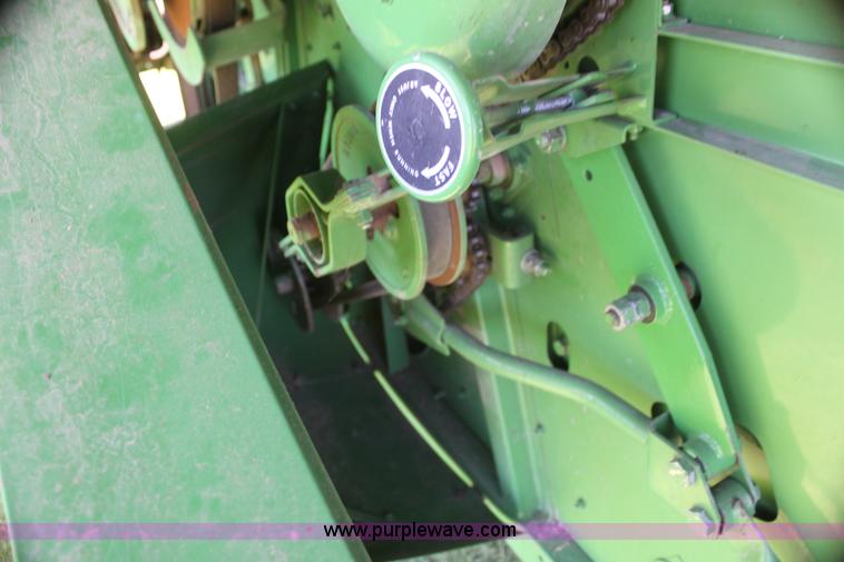 image for item I7374 1972 John Deere 6600 combine