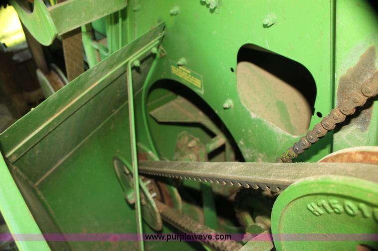 image for item I7374 1972 John Deere 6600 combine