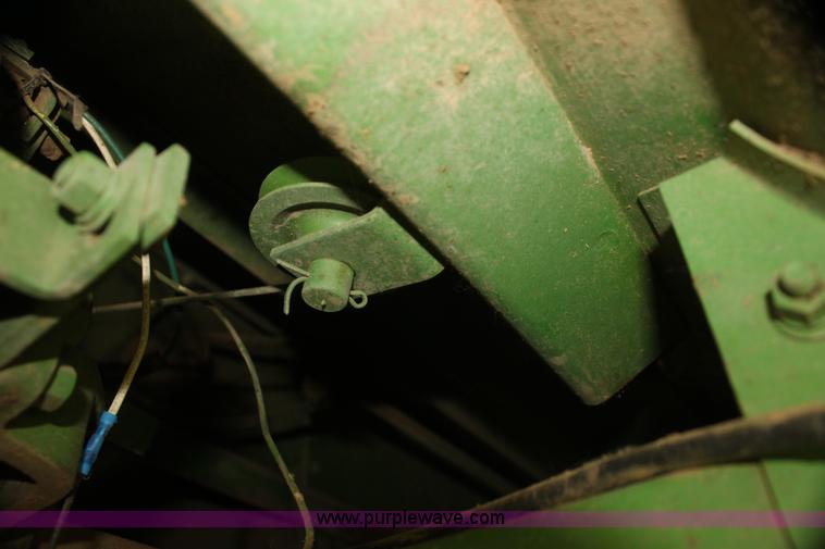 image for item I7374 1972 John Deere 6600 combine