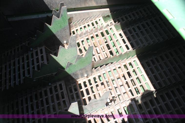 image for item I7374 1972 John Deere 6600 combine